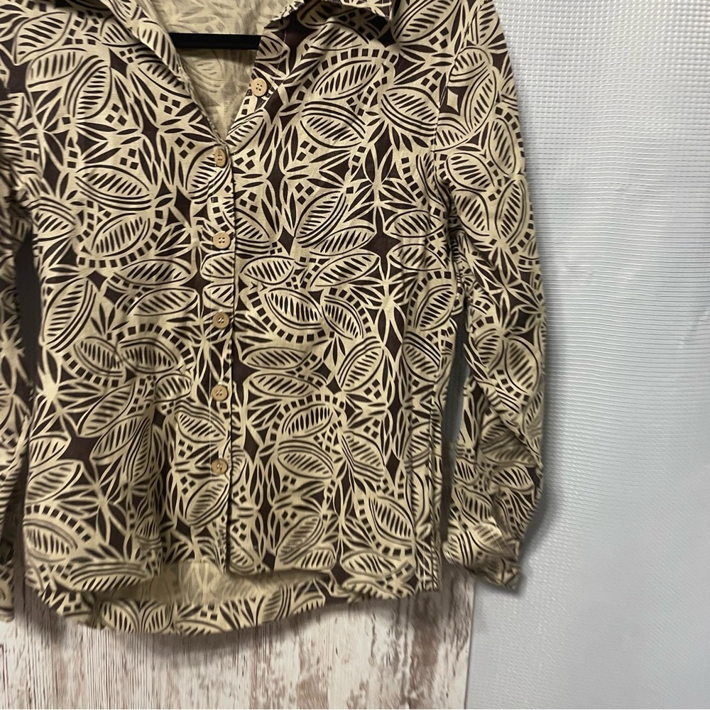 Onque Casuals Line Printed Button Down Size Small - image 2